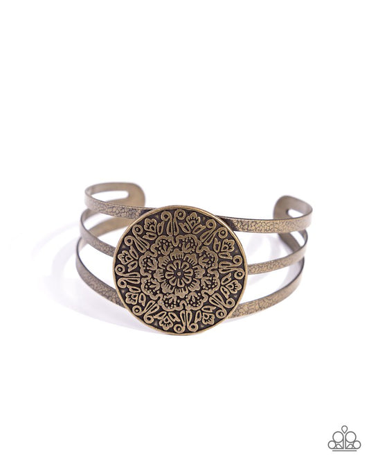 ​Head Over Hibiscus - Brass - Paparazzi Bracelet Image