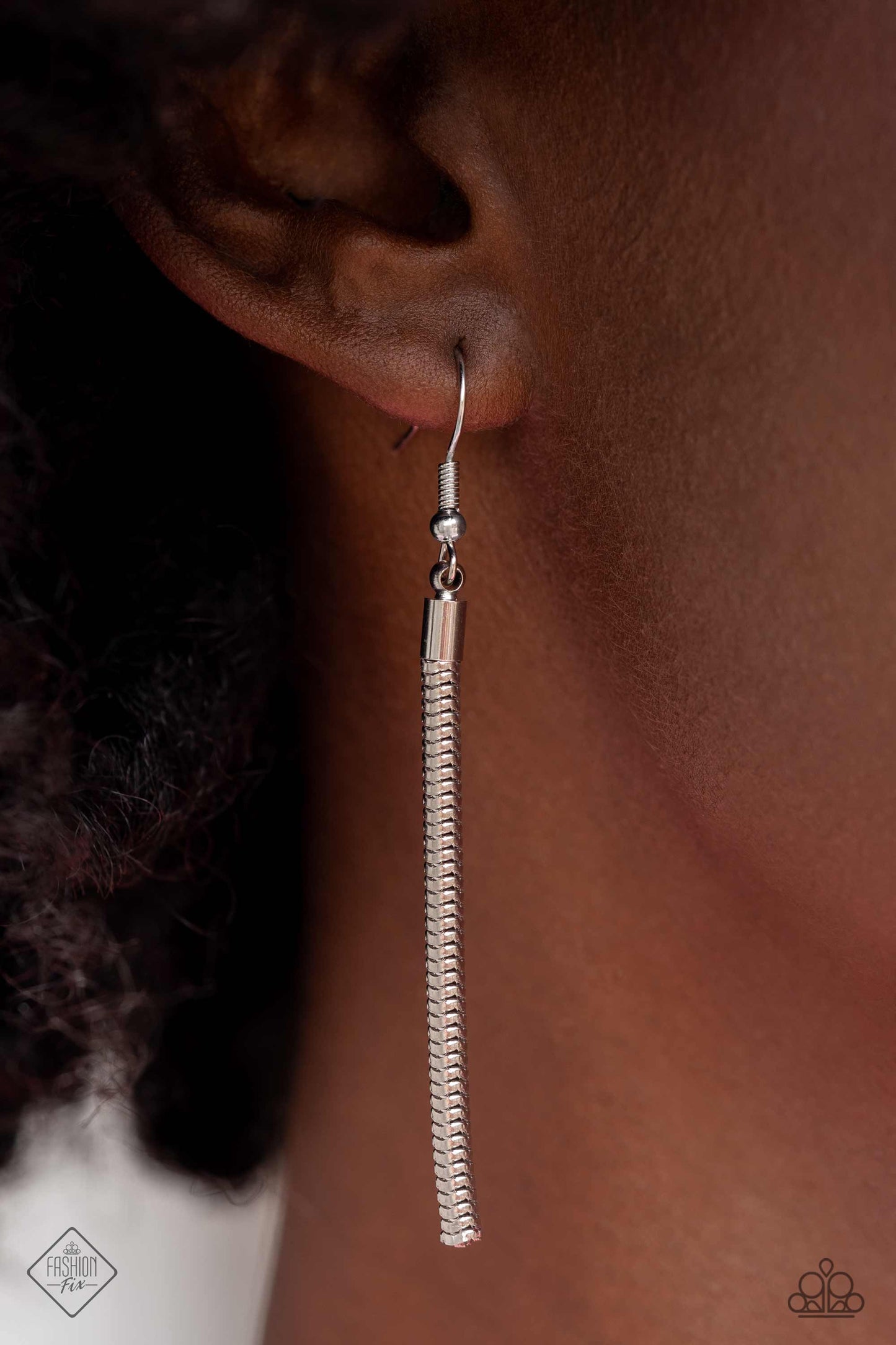 Paparazzi Necklace ~ High-Strung Habit - White