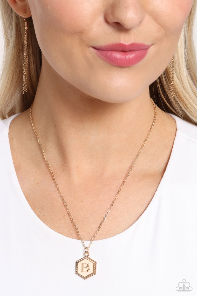 Paparazzi Necklace ~ Emblematic Elegance - Gold - B – Paparazzi