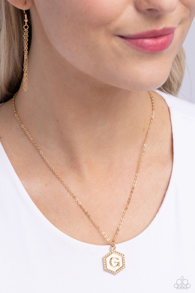 Paparazzi Necklace ~ Emblematic Elegance - Gold - G – Paparazzi