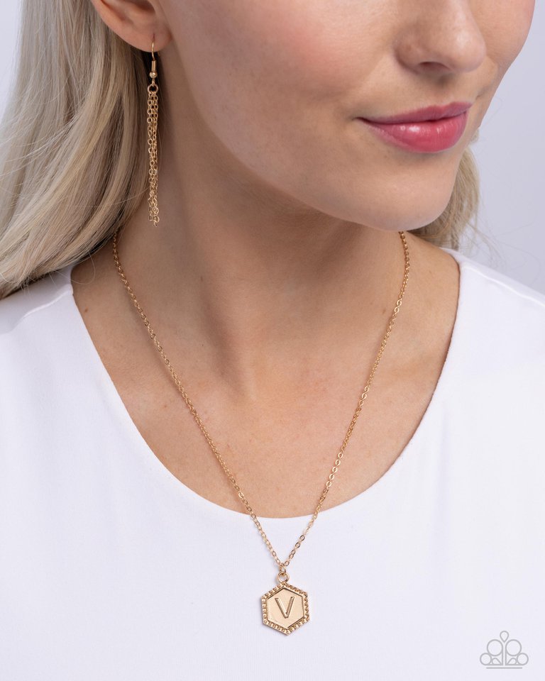 Paparazzi Necklace ~ Emblematic Elegance - Gold - V – Paparazzi