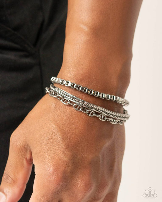 Chain Cabaret - Silver - Paparazzi Bracelet Image