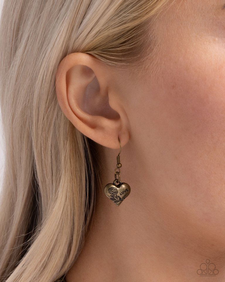 Heart Hangout - Brass - Paparazzi Necklace Image