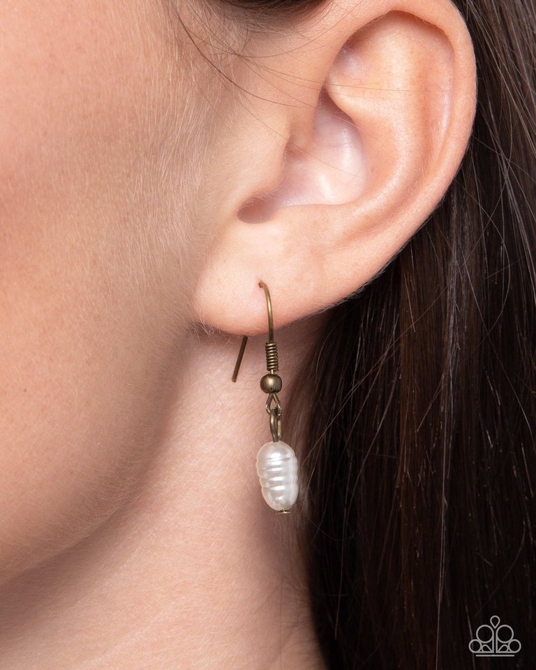 Pearl Profession - Brass - Paparazzi Necklace Image