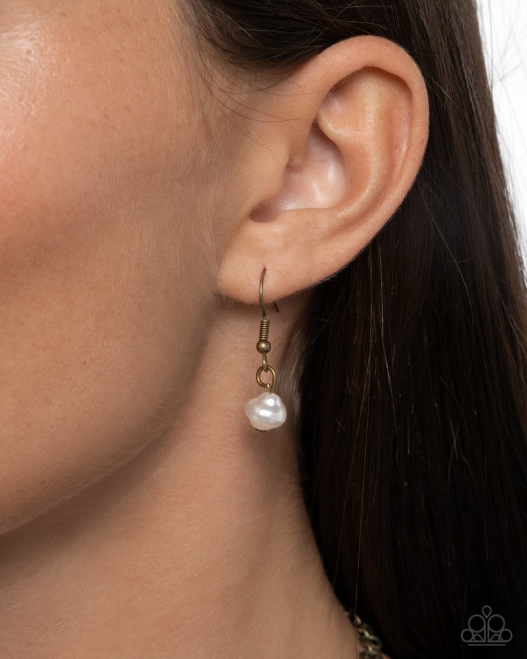 Seashell Sophistication - Brass - Paparazzi Necklace Image