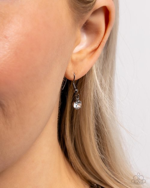 Pronged Perfection - Black - Paparazzi Necklace Image