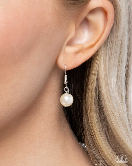 Pearly Perspective - Paparazzi Necklace Image