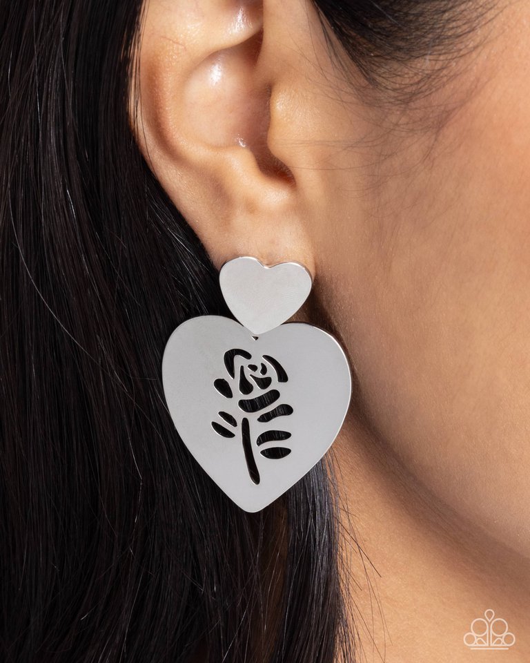 Paparazzi Earring ~ Showstopping Silhouette - Silver – Paparazzi