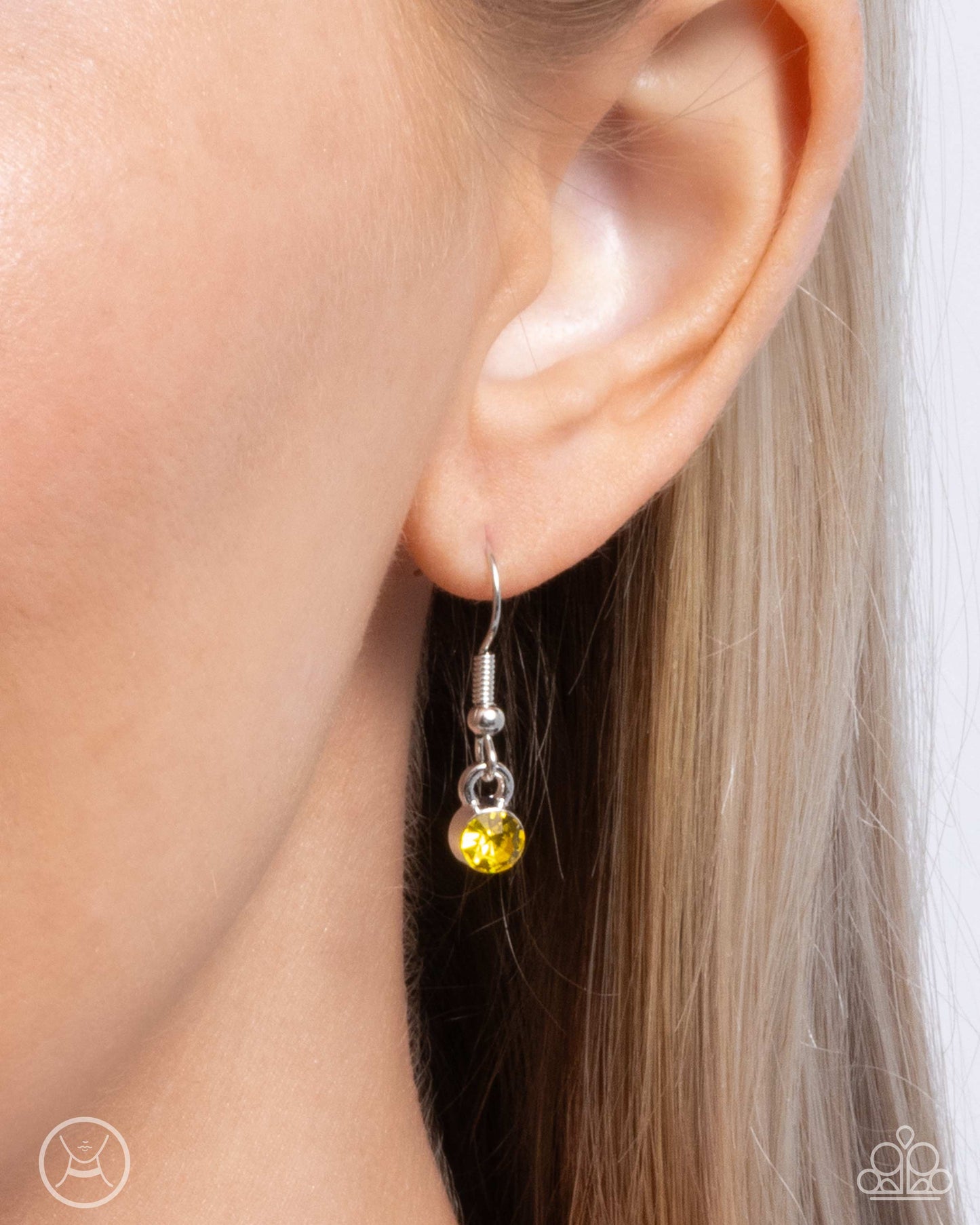 Buckingham Bow - Paparazzi Necklace Image