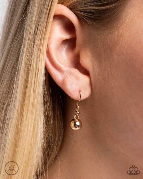 Captivating Choker - Gold - Paparazzi Necklace Image