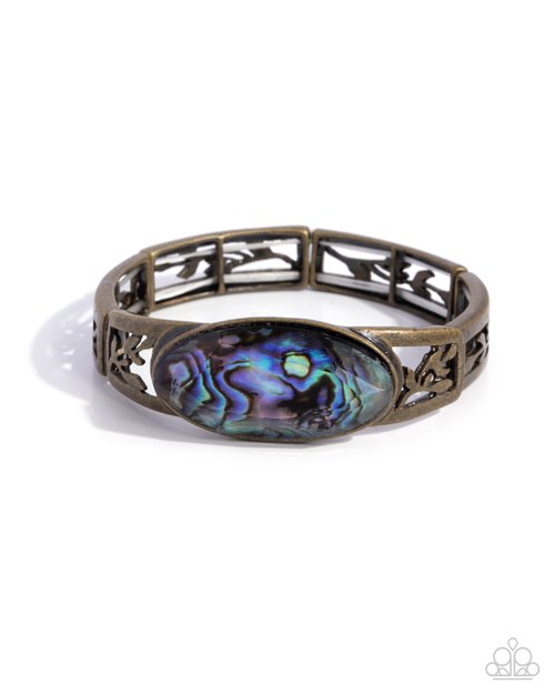 Spliced Santa Fe - Brass - Paparazzi Bracelet Image