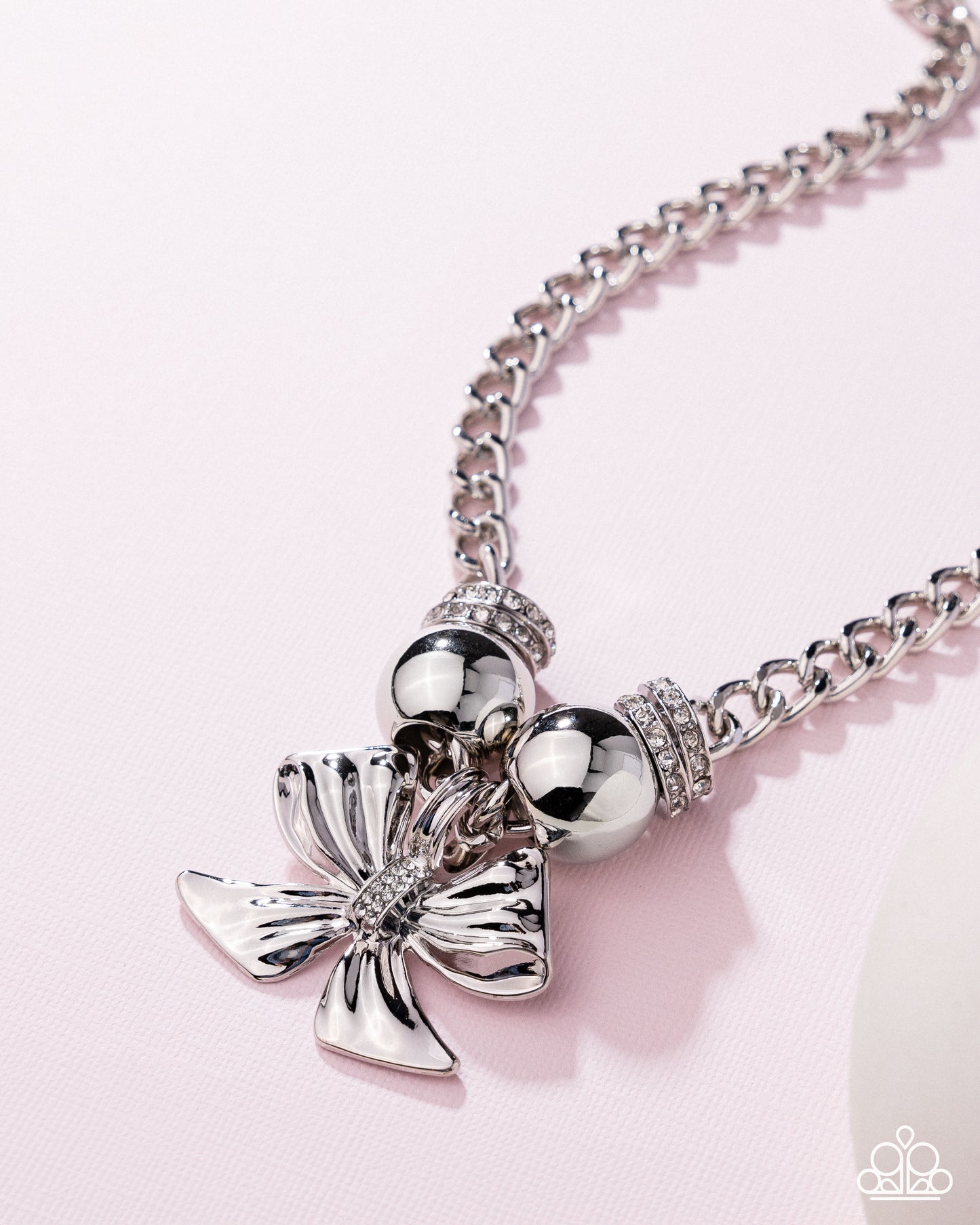 Big Deal Bow - Paparazzi Necklace Image