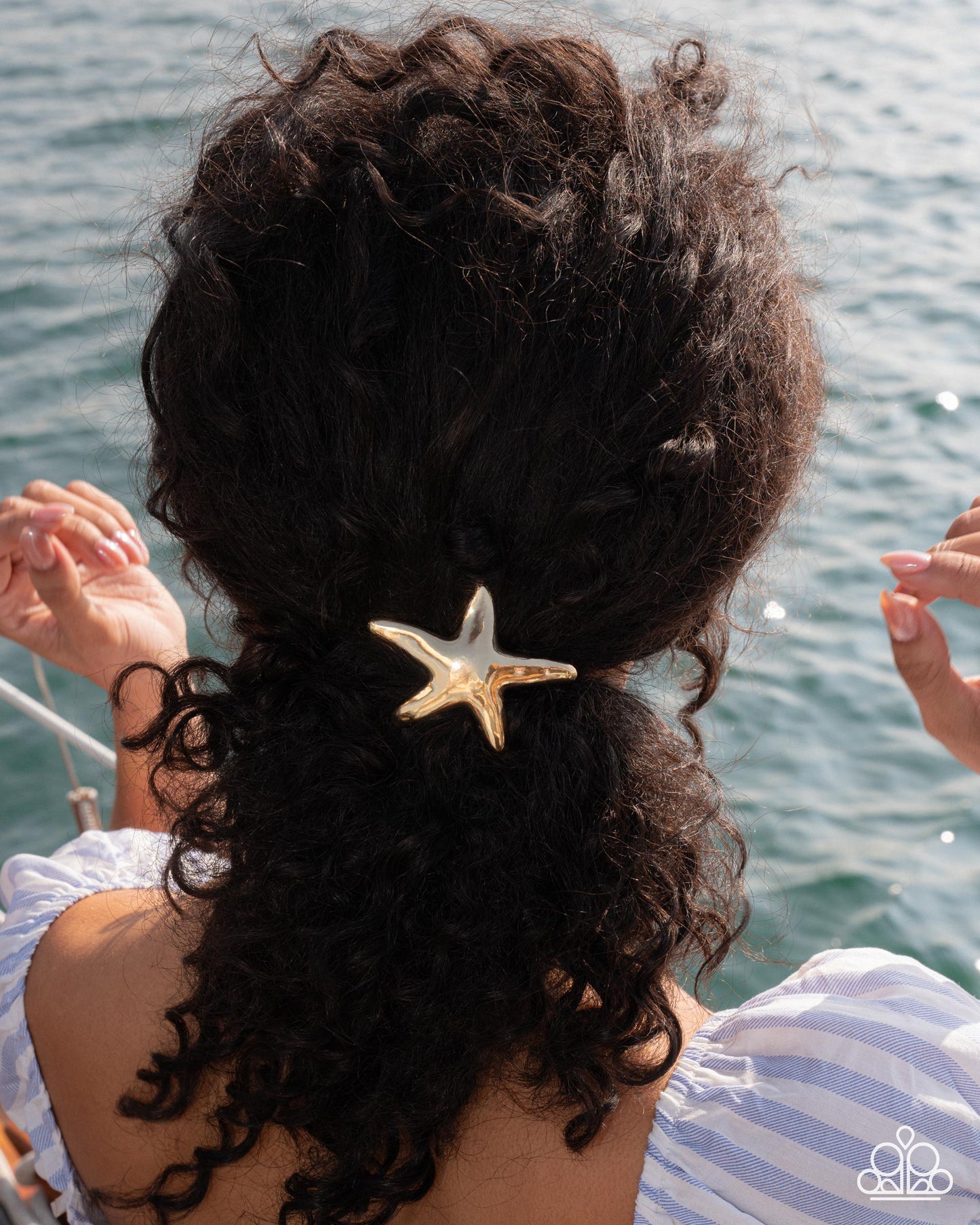 Sleek Starfish - Gold - Paparazzi Hair Accessories Image