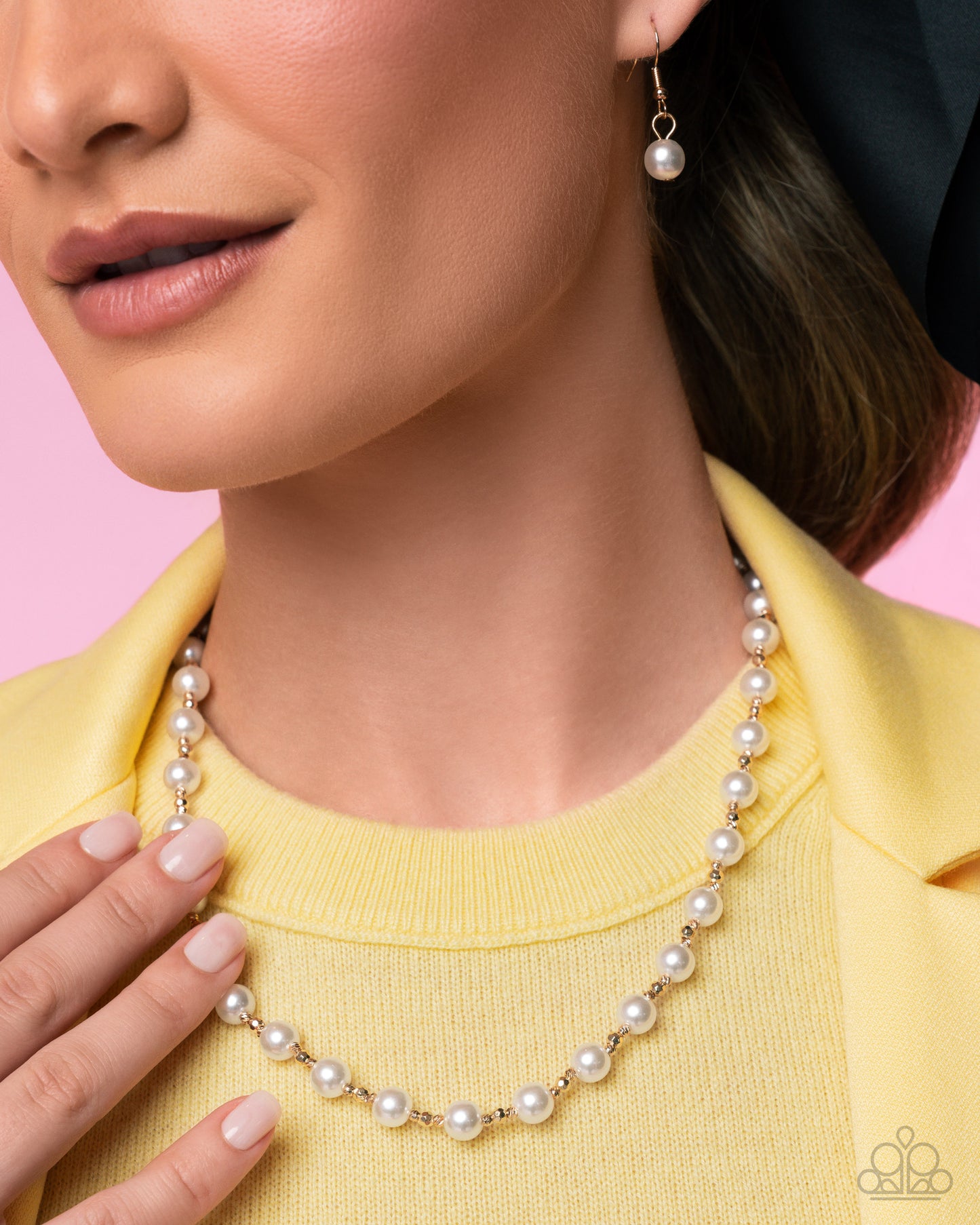 Pearl Premiere - Gold - Paparazzi Necklace Image