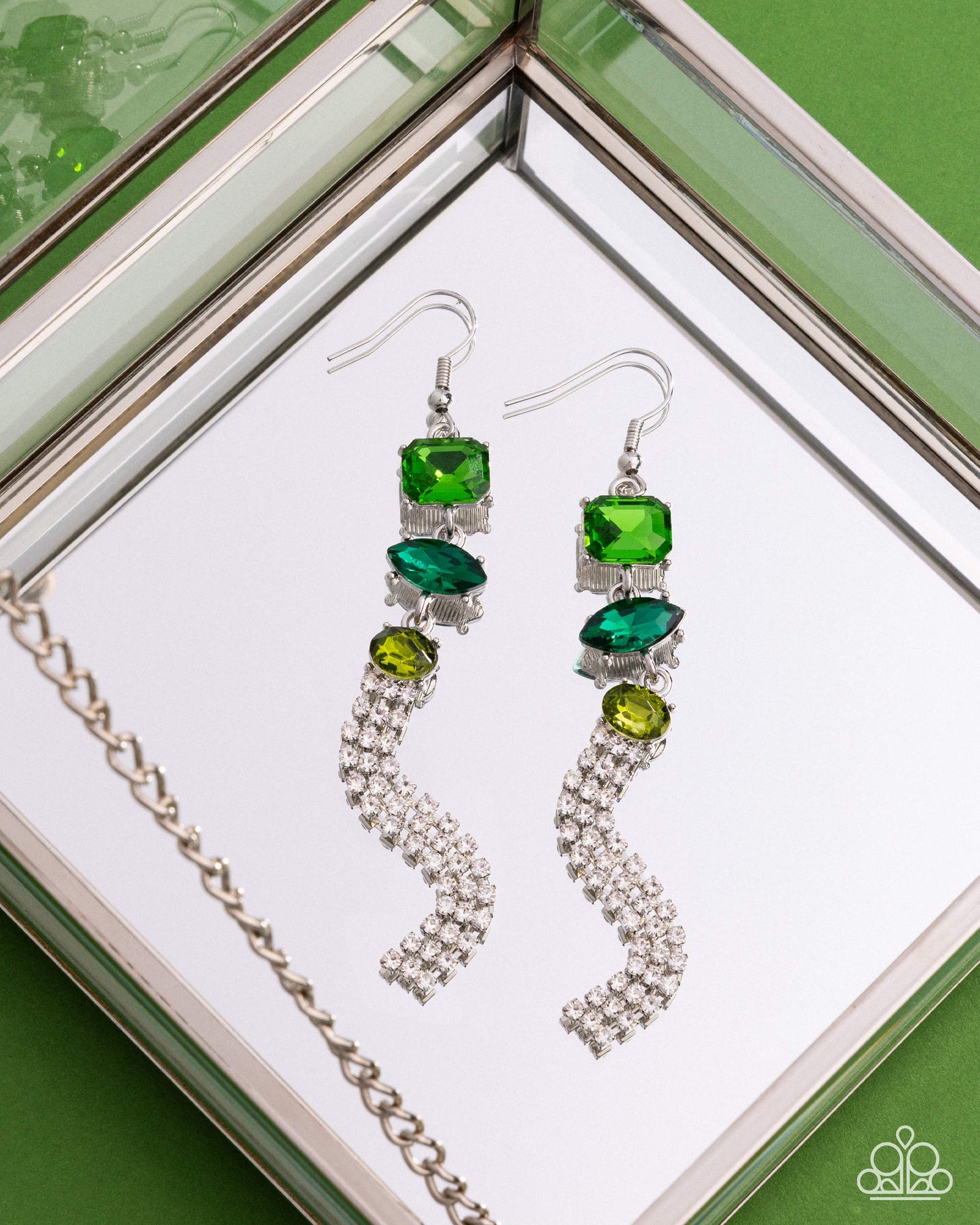 Mismatched Moment - Green - Paparazzi Earring Image