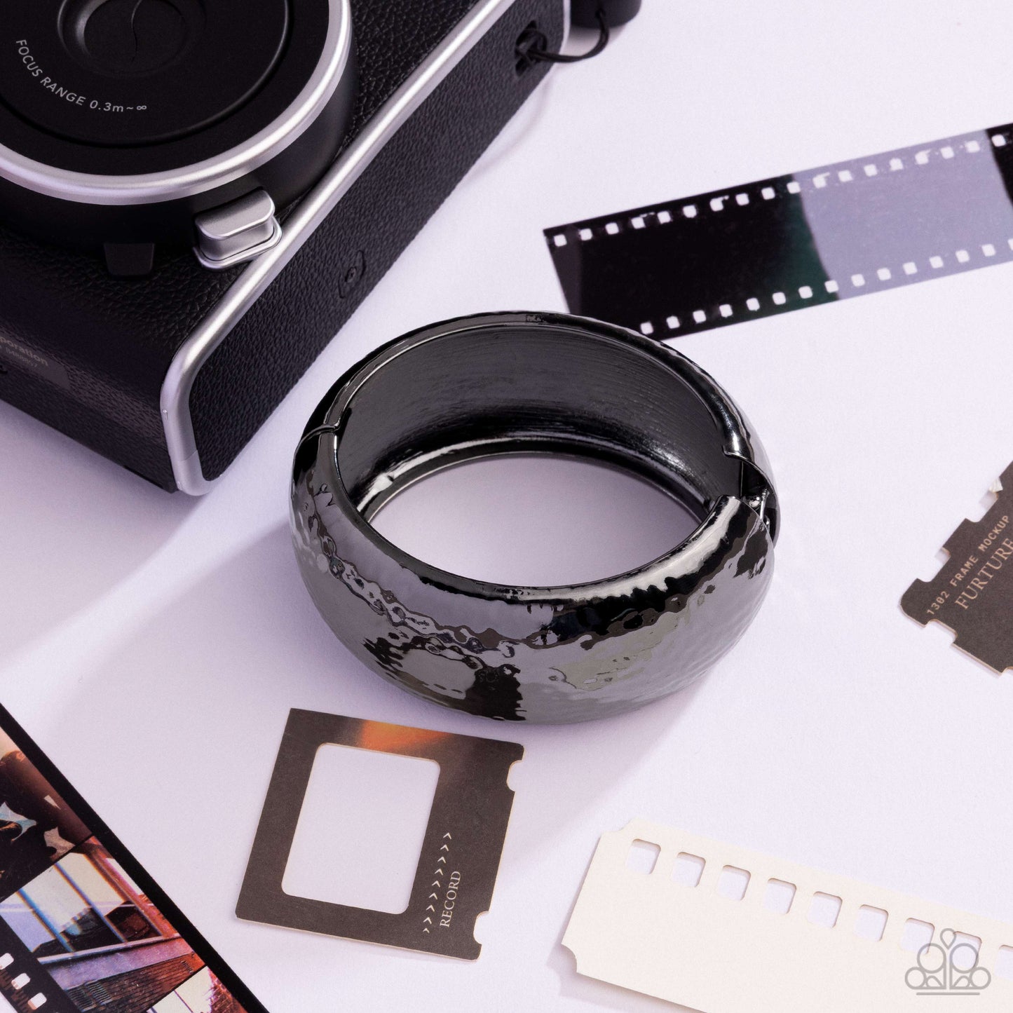 Hammered Hassle - Black - Paparazzi Bracelet Image