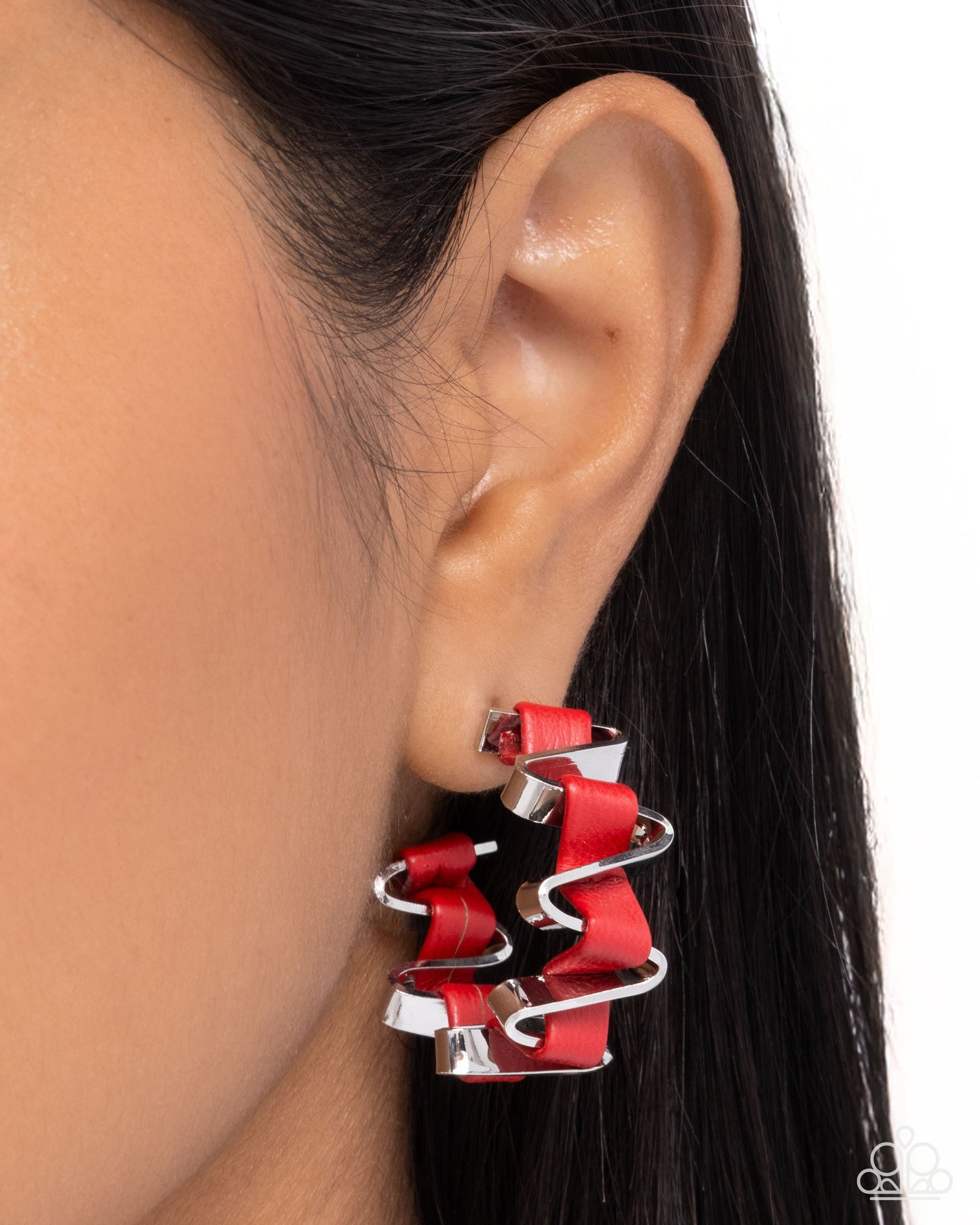 Captivating Corkscrew - Paparazzi Earring Image