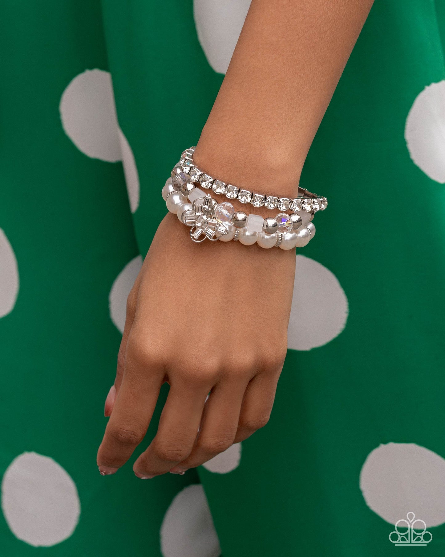 Keep Getting Butterflies - Paparazzi Bracelet Image