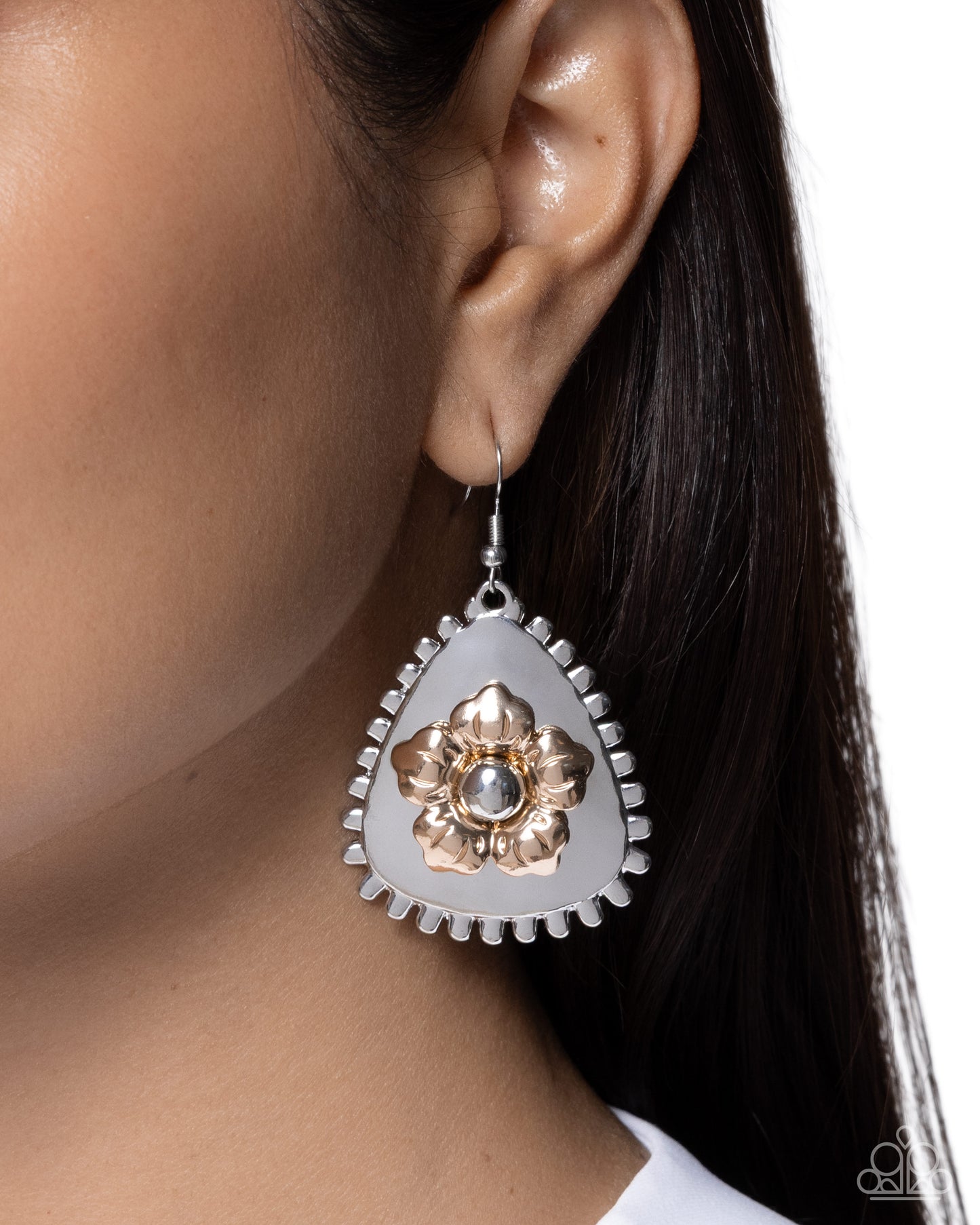 Studded Scope - Paparazzi Earring Image