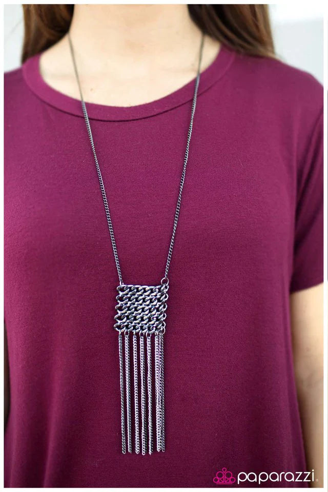 Collar Paparazzi ~ Fuera de la red - Negro