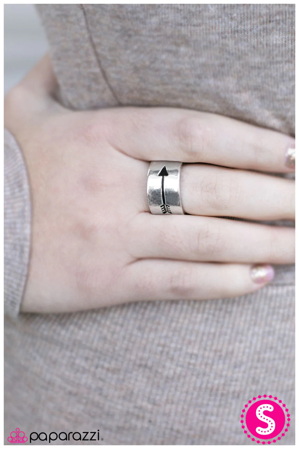 Paparazzi Ring ~ Follow Your Arrow - Silver