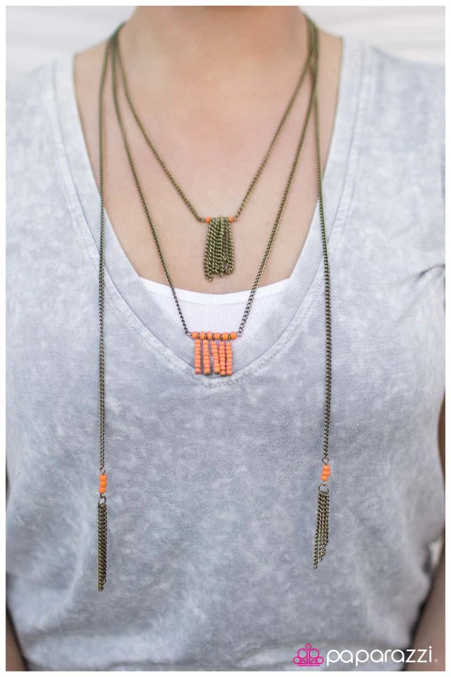 Collar Paparazzi ~ Equilibrio perfecto - Naranja