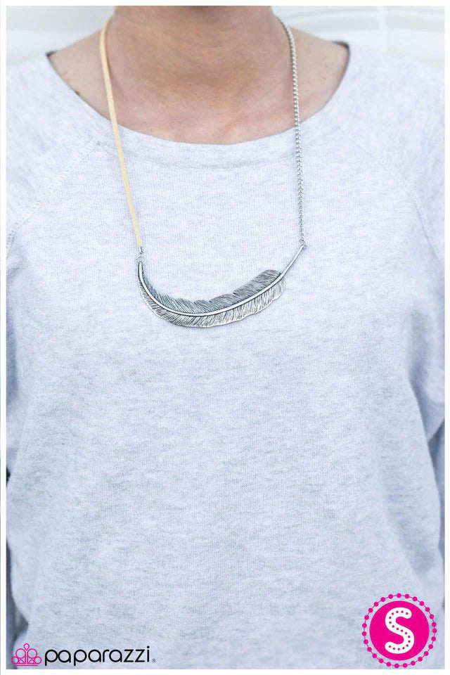 Collar Paparazzi ~ Airborne - Amarillo