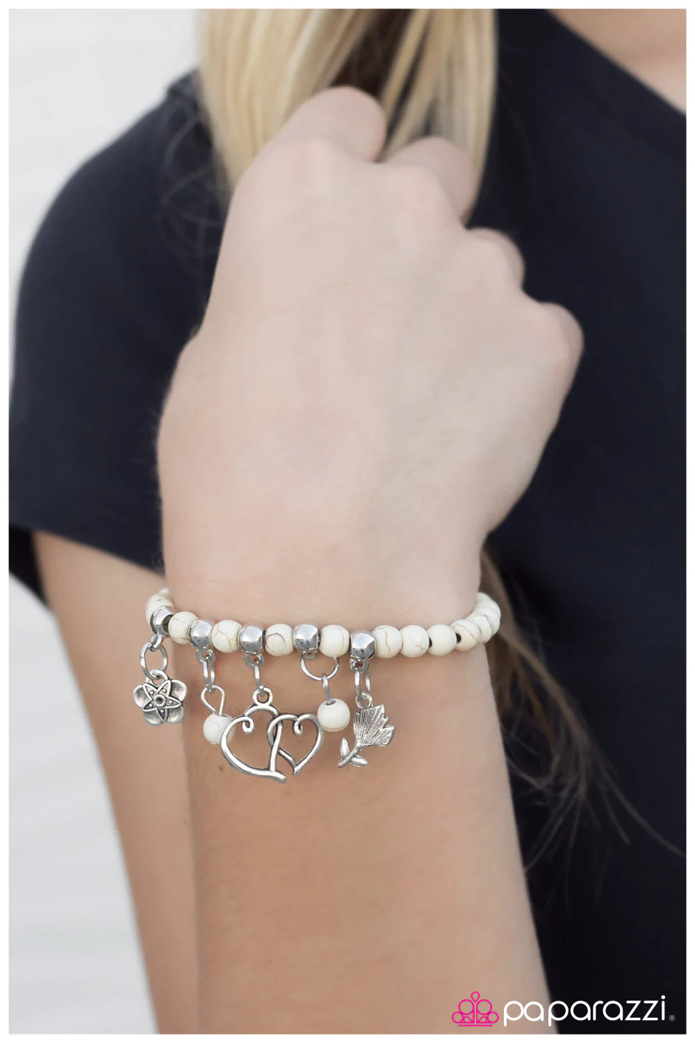 Pulsera Paparazzi ~ Joven y libre - Blanco