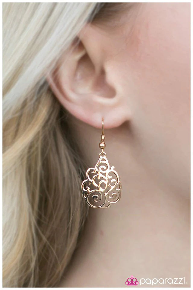 Paparazzi Earring ~ The Concert Hall - Gold