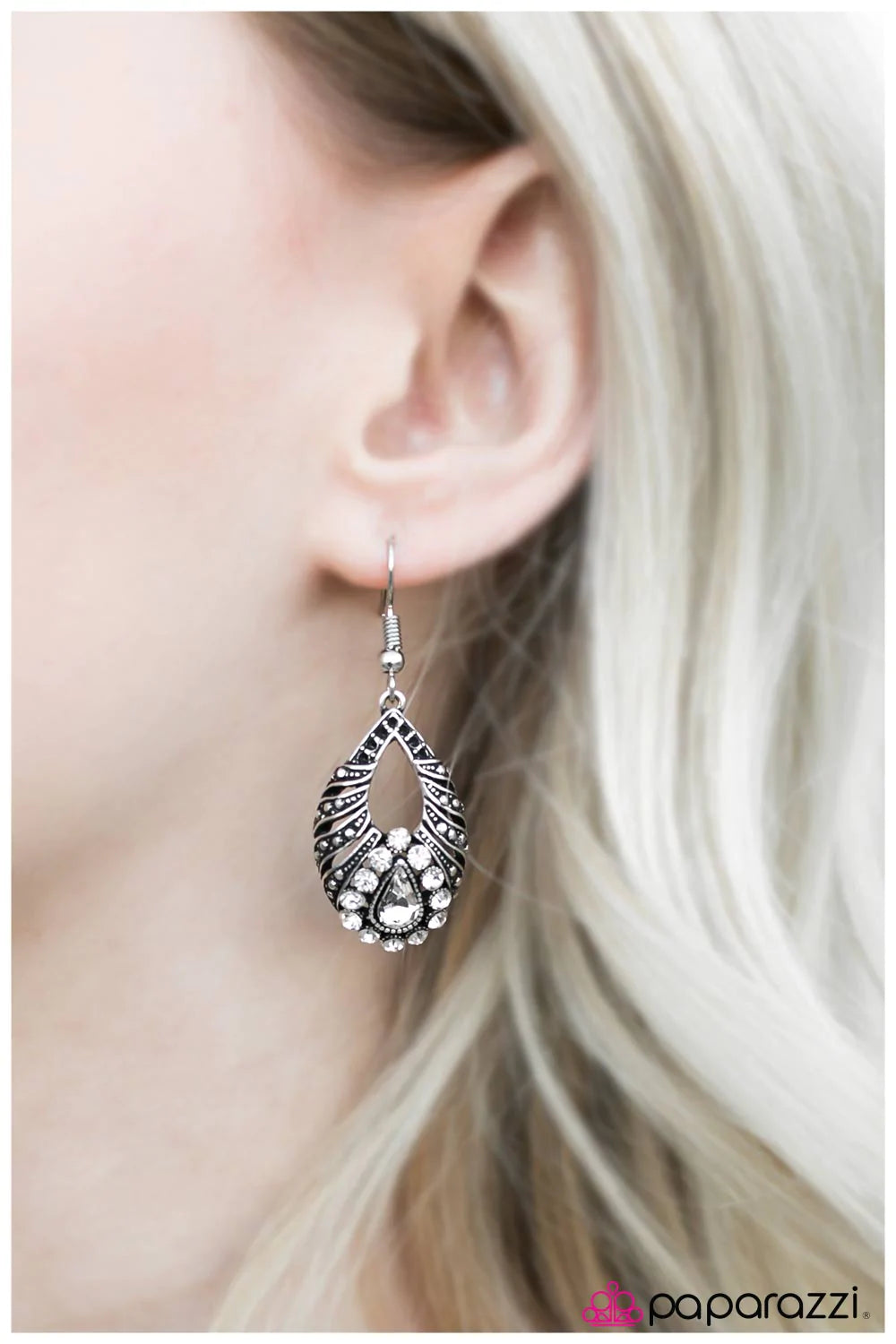 Paparazzi Earring ~ The Last Waltz - White