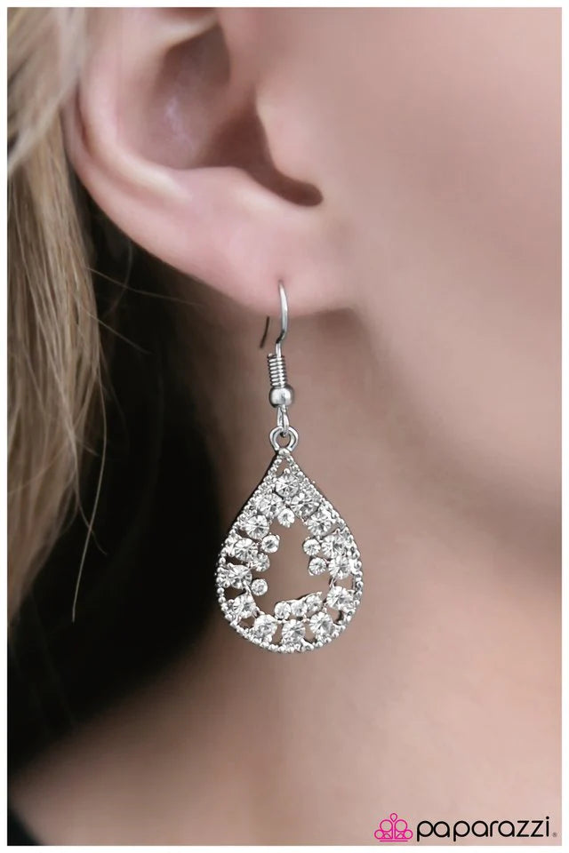 Paparazzi Earring ~ The Princess Diaries - White