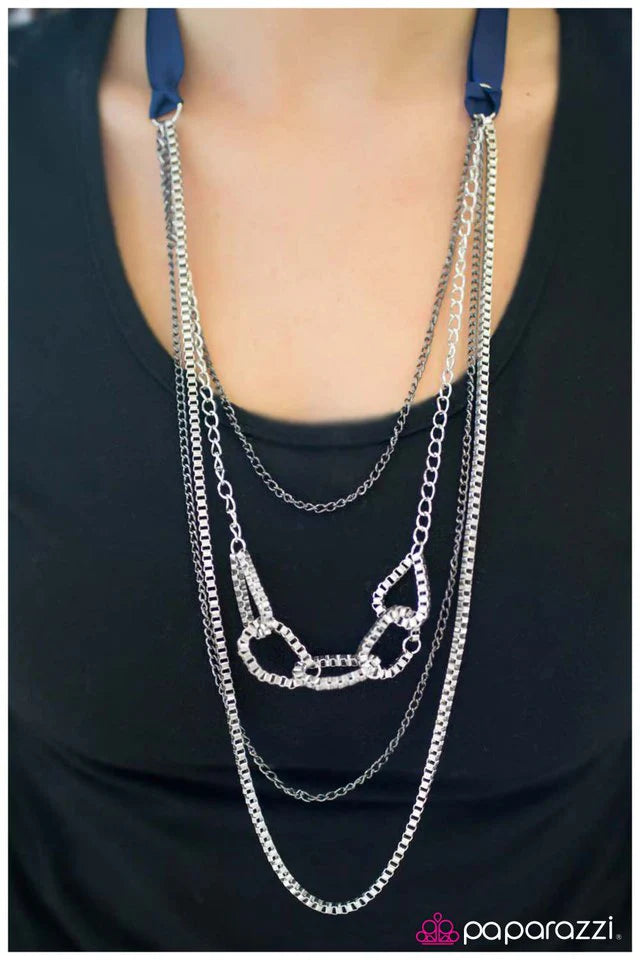 Collar Paparazzi ~ Delicadamente peligroso - Azul