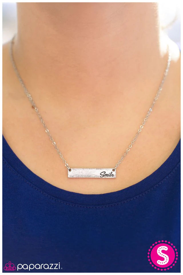 Collar Paparazzi ~ Keep Smiling - Plata