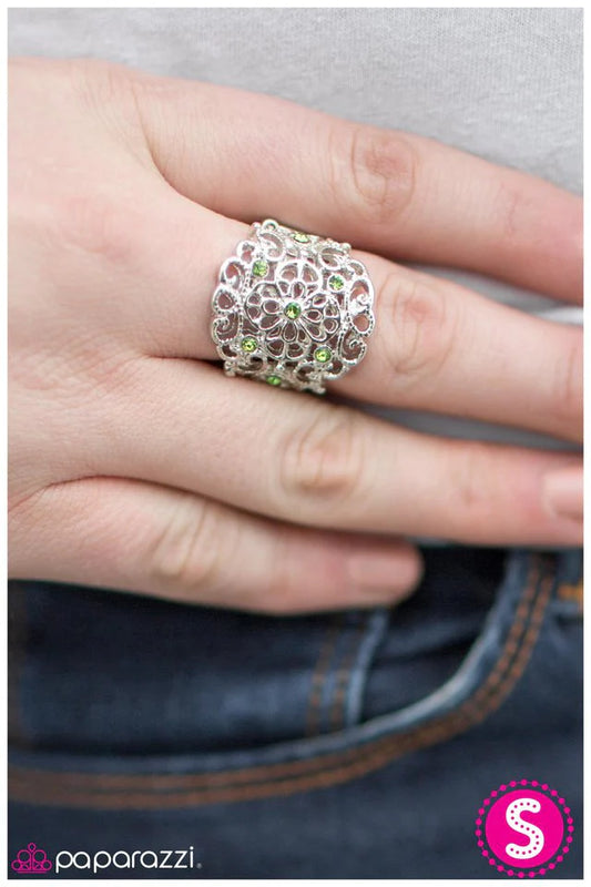 Paparazzi Ring ~ With A Twist - Green