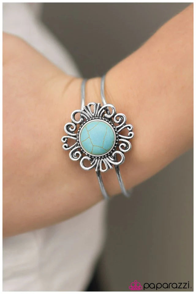 Pulsera Paparazzi ~ ¡Totalmente fuera de control! - Azul