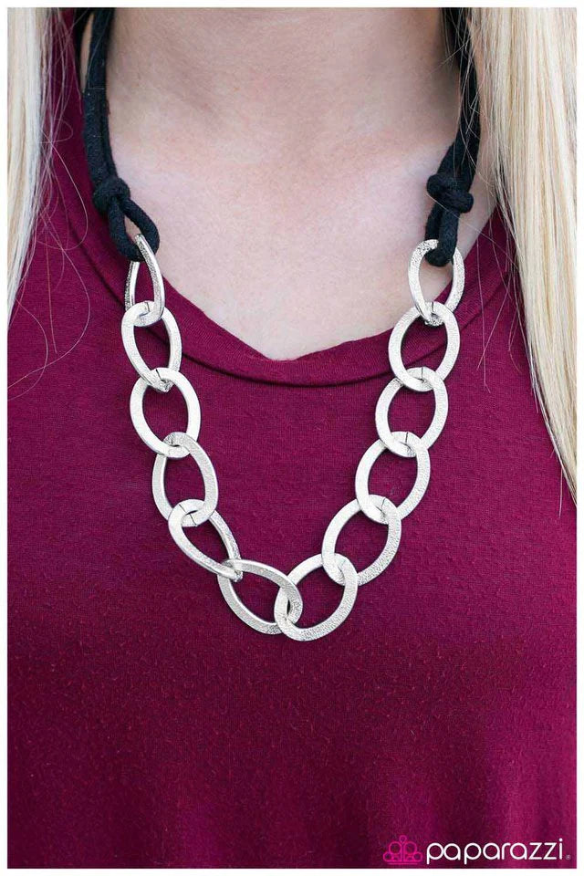 Collar Paparazzi ~ Rock the Boat - Negro