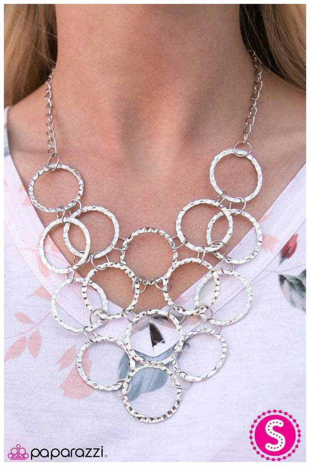 Collar Paparazzi ~ No me llames "ring down" - Plata