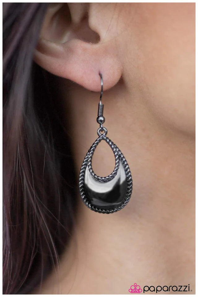 Paparazzi Earring ~ Live In Concert - Black