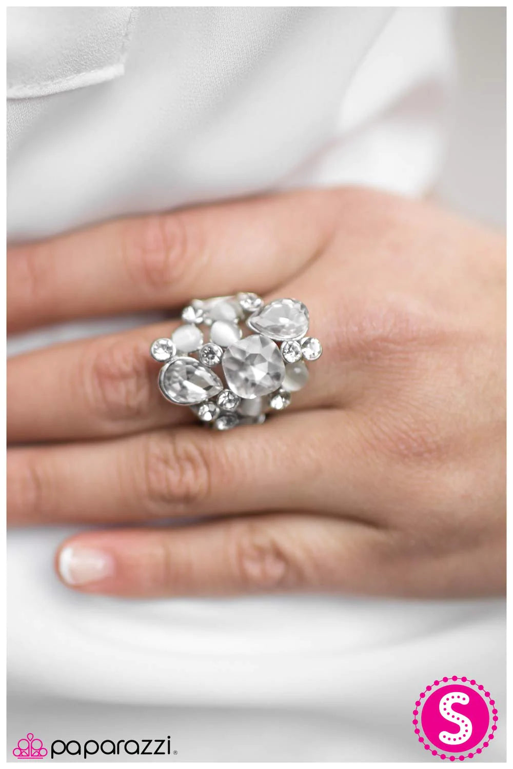 Anillo Paparazzi ~ Build Me A Castle - Blanco