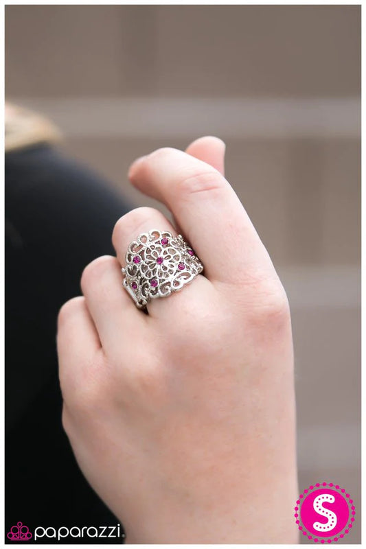 Paparazzi Ring ~ With A Twist - Pink