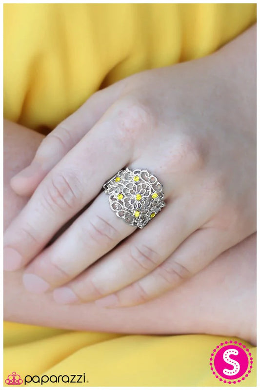 Paparazzi Ring ~ With A Twist - Yellow