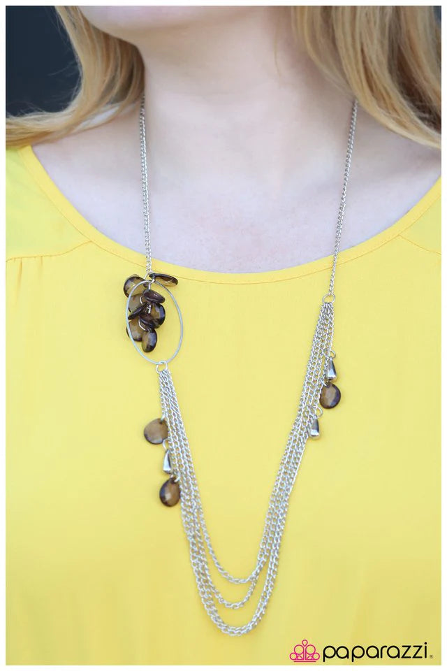 Collar Paparazzi ~ Gente adinerada - Negro