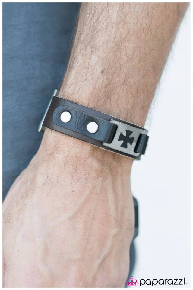 Pulsera Paparazzi ~ Día de la Independencia - Negro