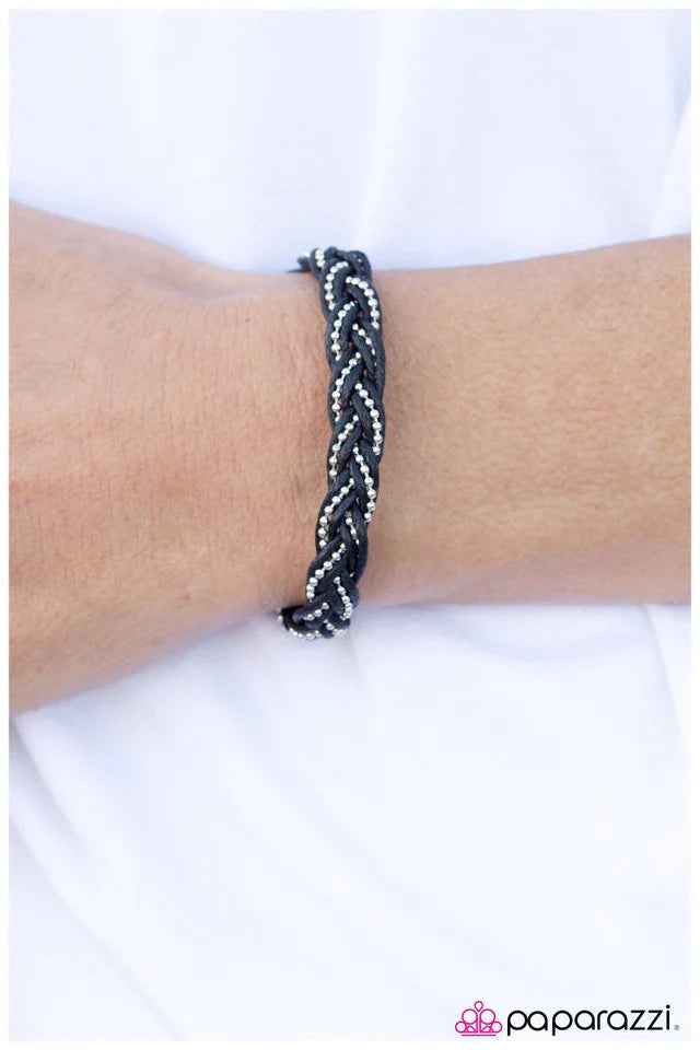 Pulsera Paparazzi ~ Tongue Tied - Negra