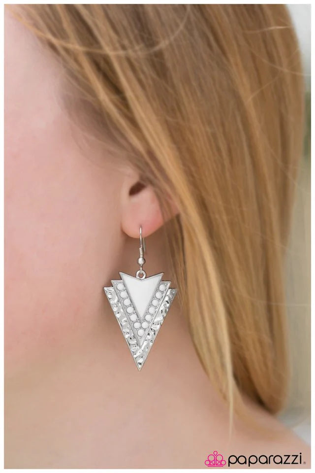 Paparazzi Earring ~ Breakout Artist - White