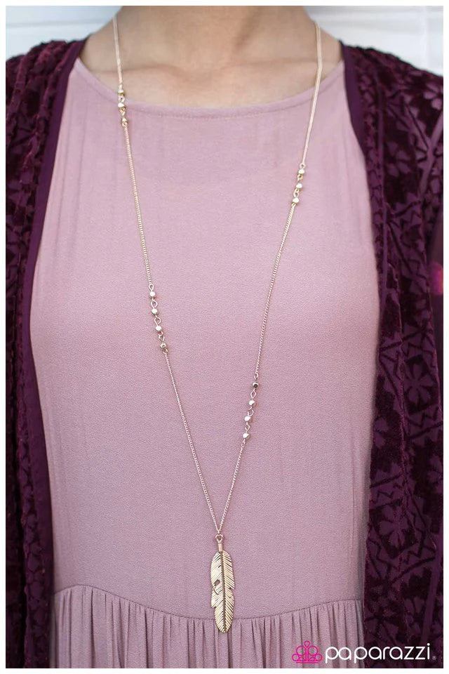 Collar Paparazzi ~ Mi momento de volar - Oro