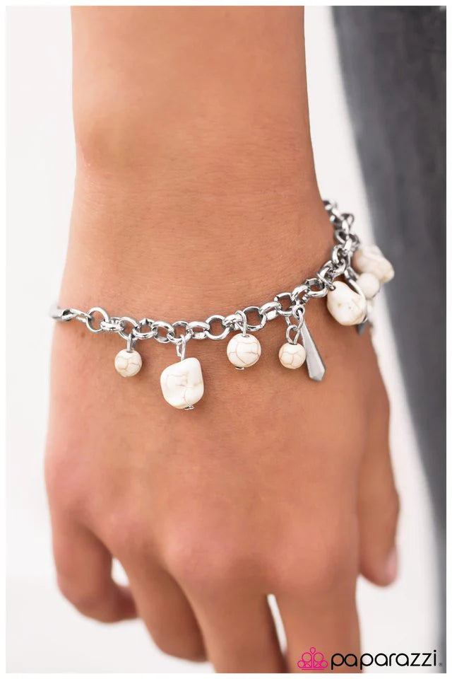 Pulsera Paparazzi ~ The Explorer - Blanca