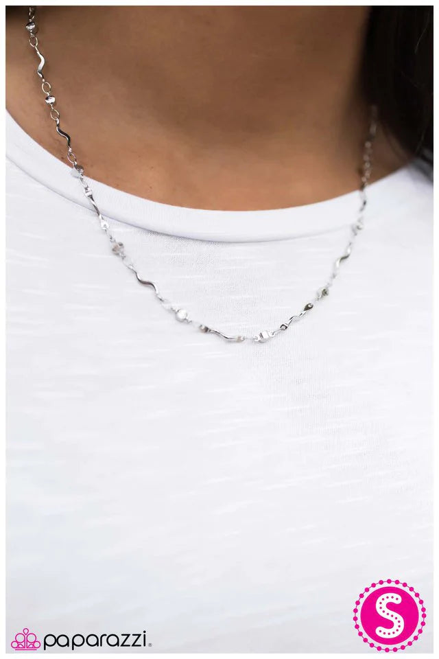 Collar Paparazzi ~ Construimos esta ciudad - Plata
