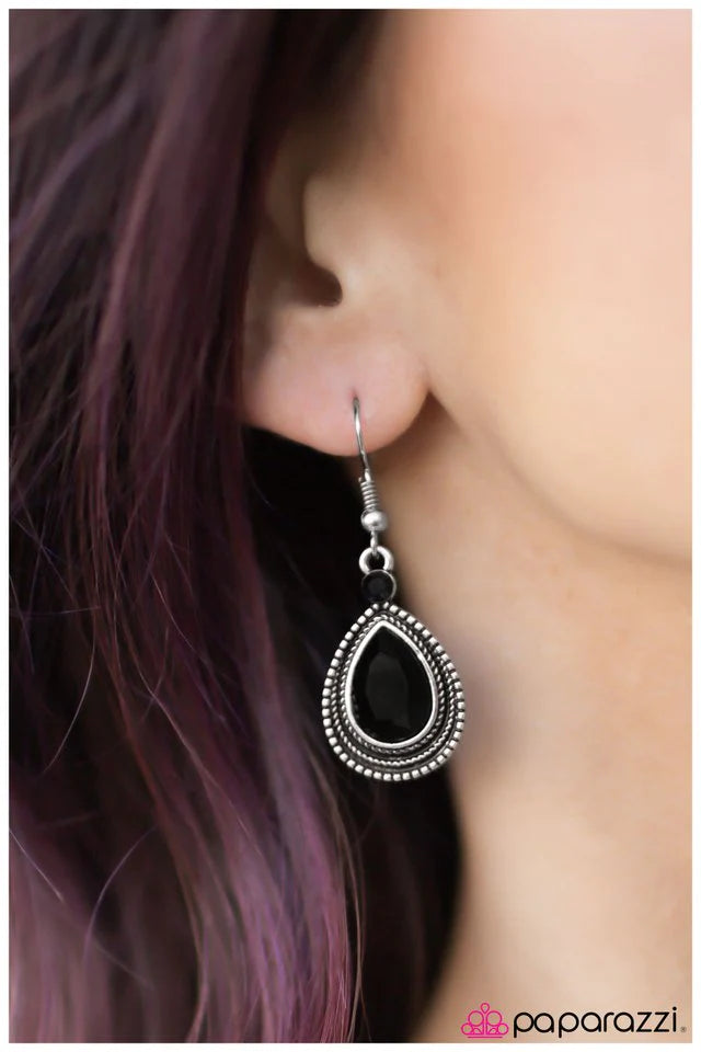 Paparazzi Earring ~ Mic Drop - Black
