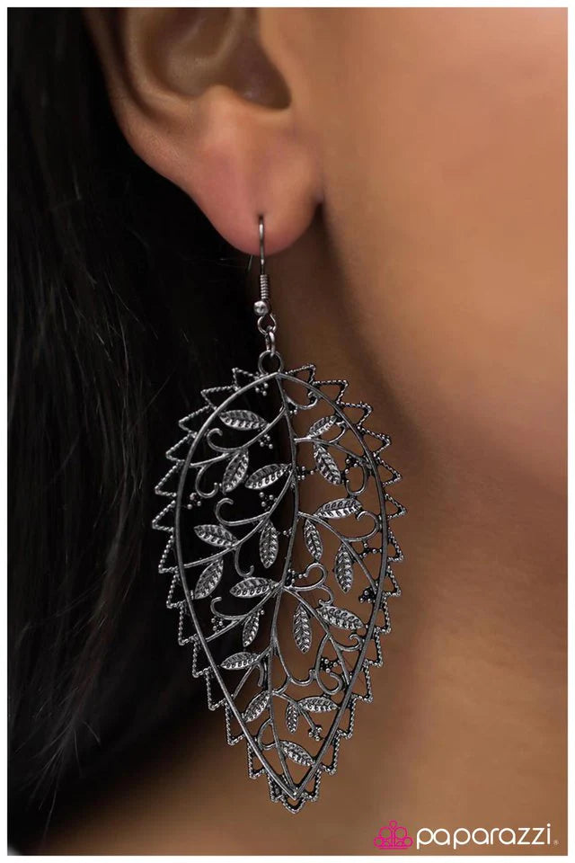 Pendiente Paparazzi ~ Beyond BeLEAF - Negro